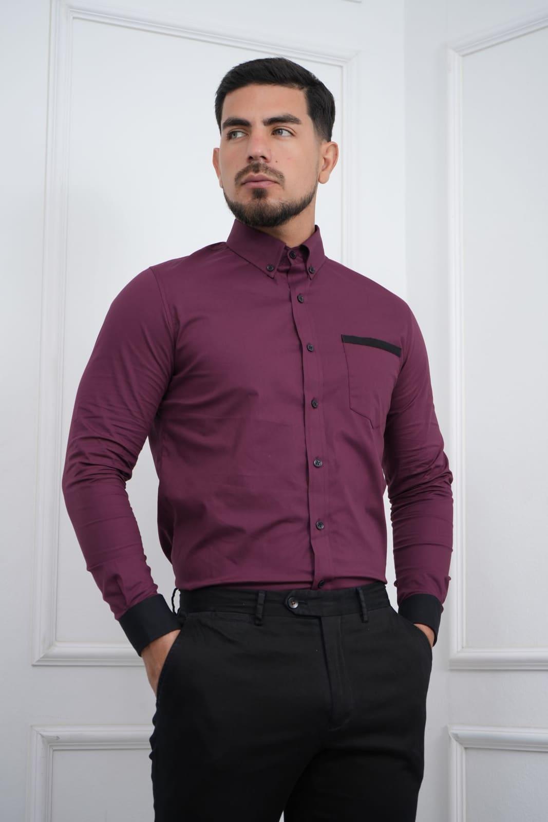 Camisa Slim Fit con bolsillo · cuello camisero · manga larga · Vino