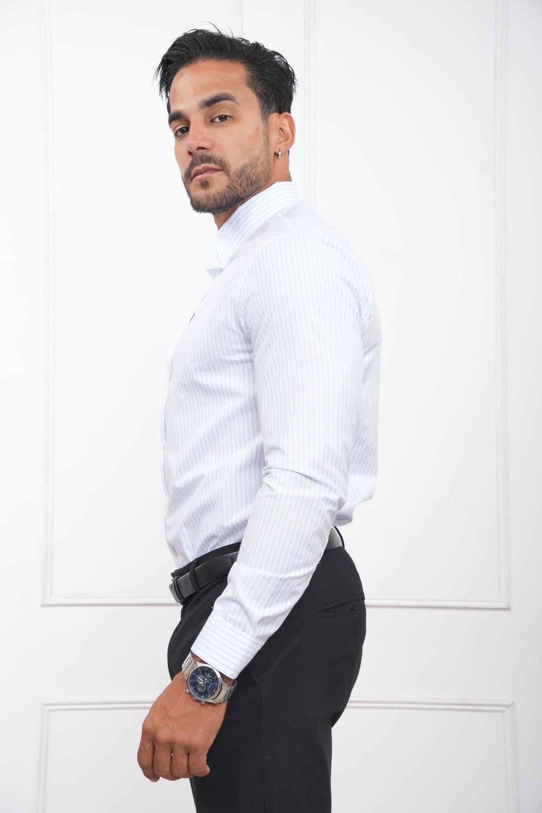 Camisa rayas finas color Celeste · foto 4