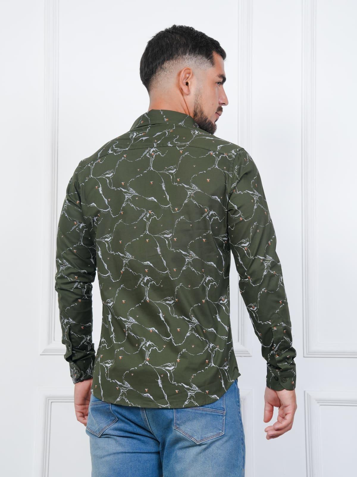 Camisa abstracta color Verde militar · foto 3